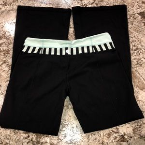 lululemon athletica Pants - Womens size 10 lululemon yoga pants lululemon athletica Pants - Womens size 10 lululemon yoga pants